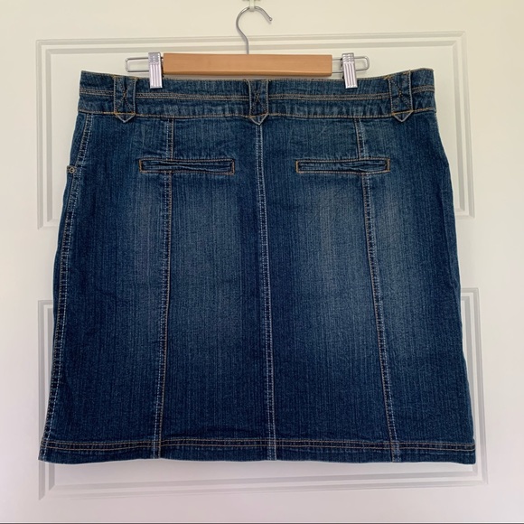 Reitmans - Stretch Denim Skirt with Buttons - Size 11 - Picture 4 of 7